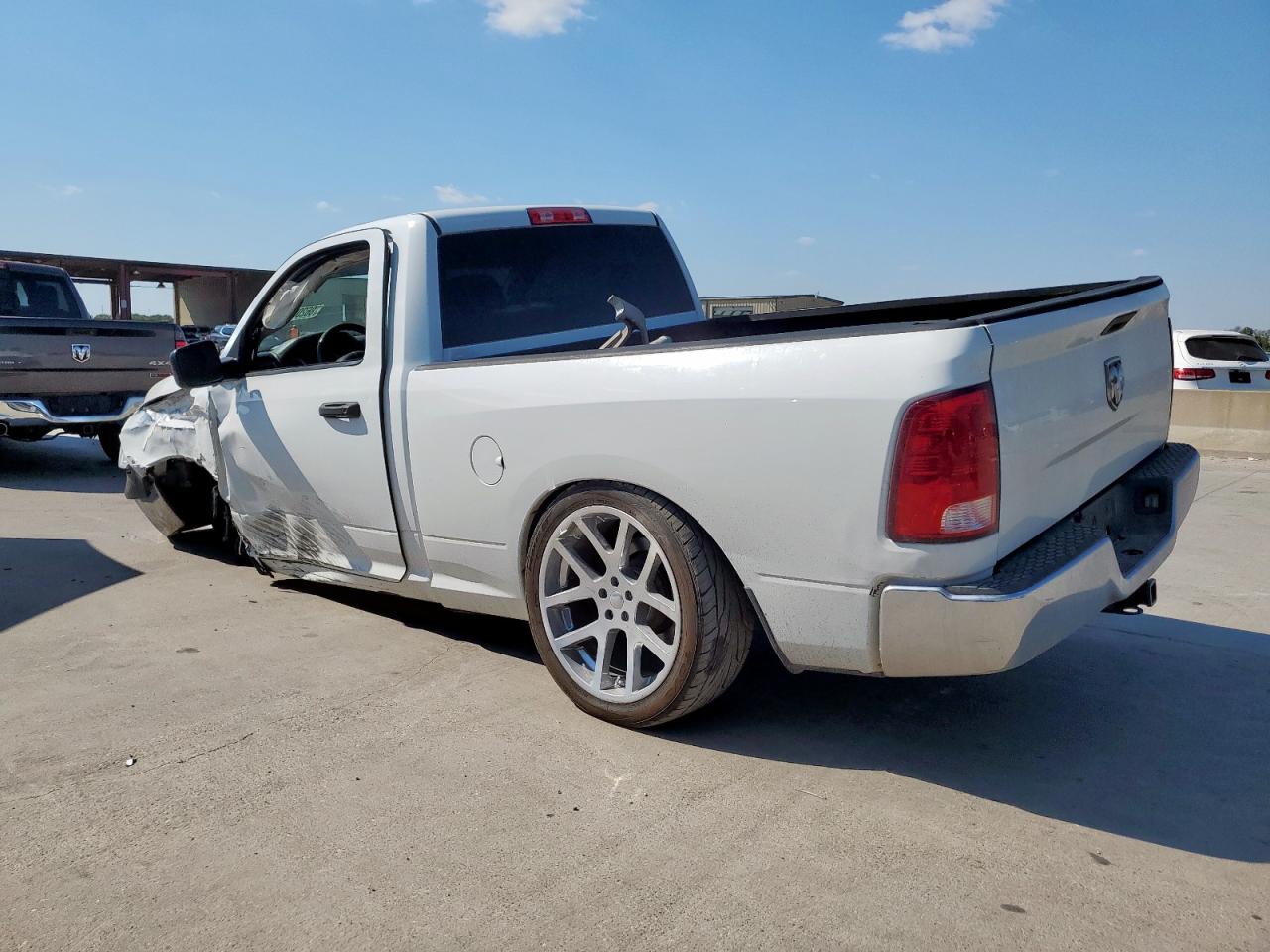 2014 RAM 1500 ST photo 2