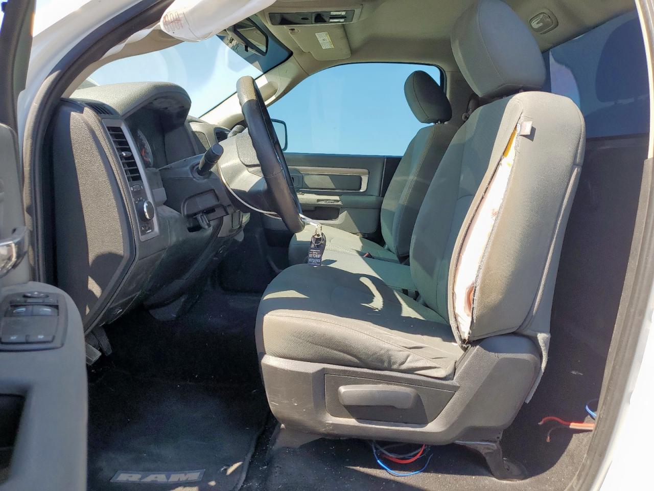 2014 RAM 1500 ST photo 7