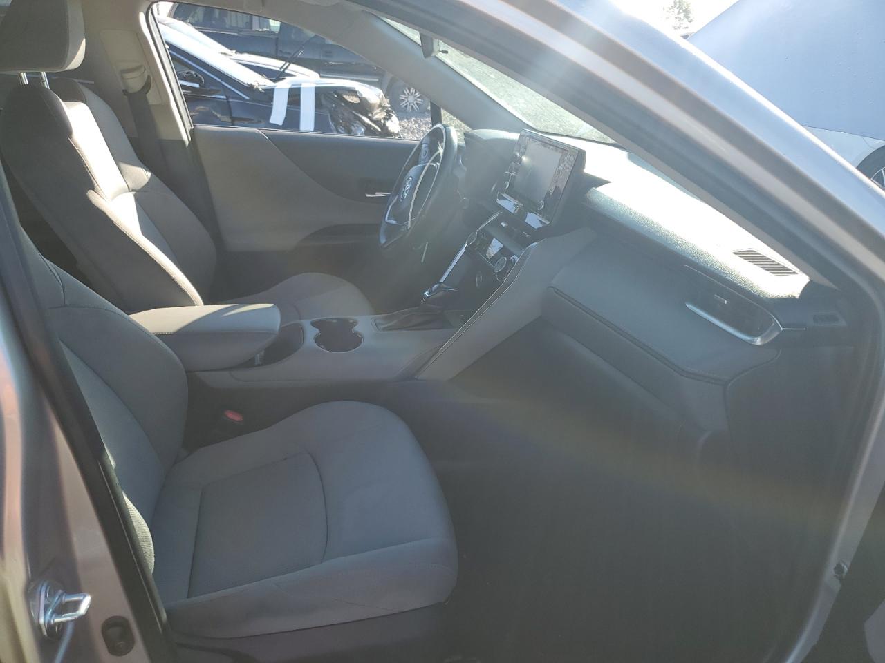 2021 TOYOTA VENZA LE photo 19