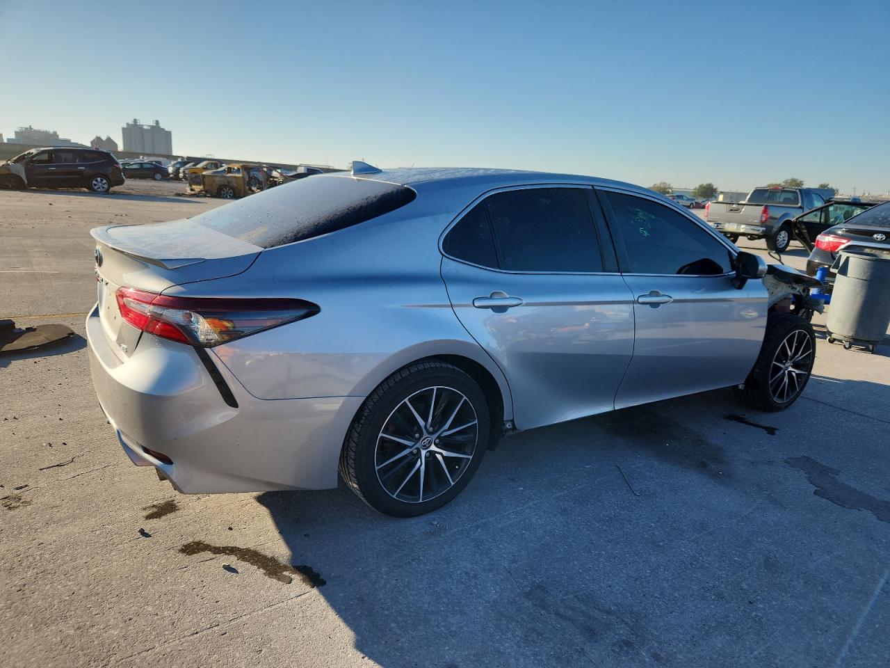 2021 TOYOTA CAMRY SE photo 5