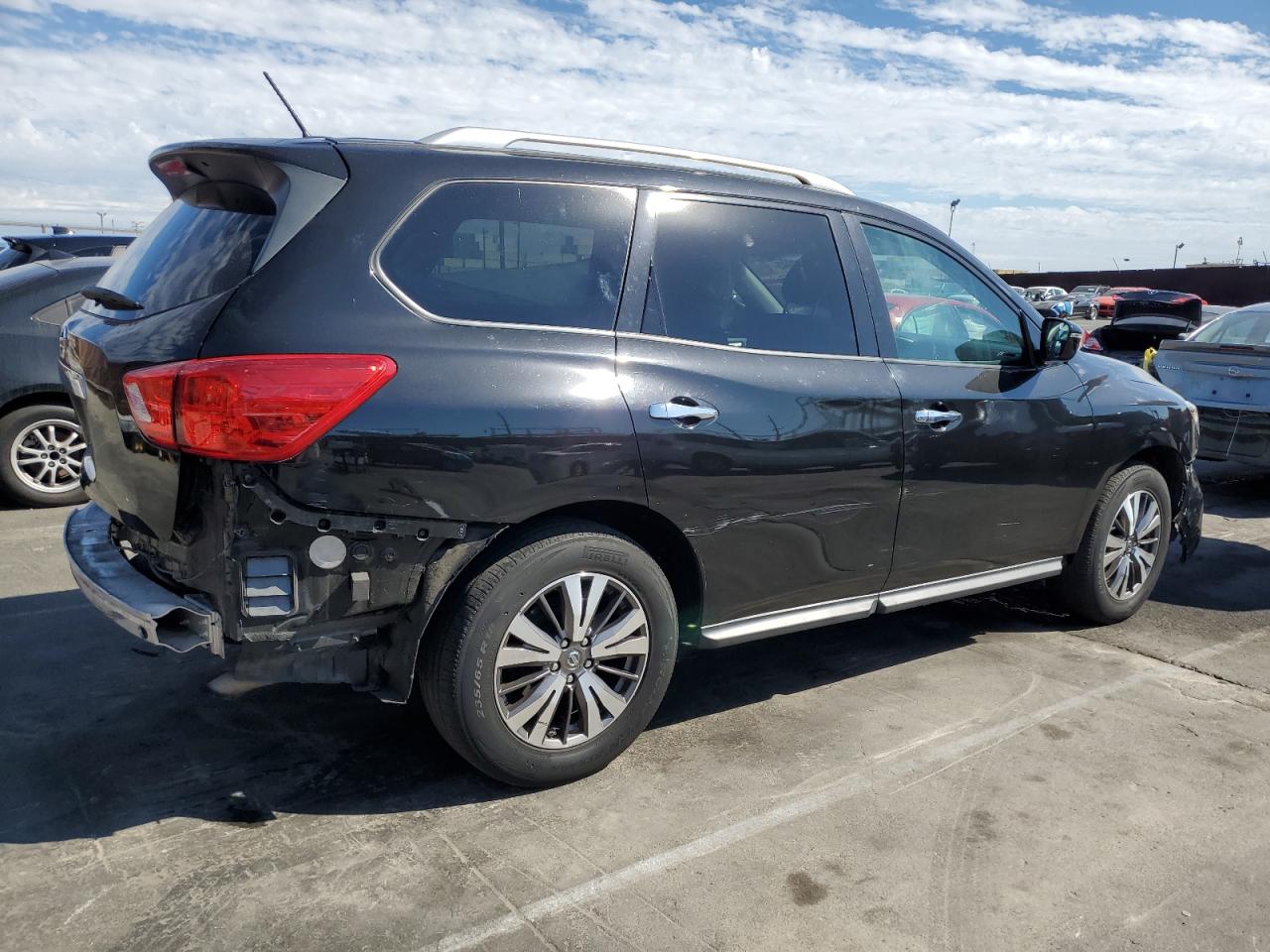 2017 NISSAN PATHFINDER S photo 5