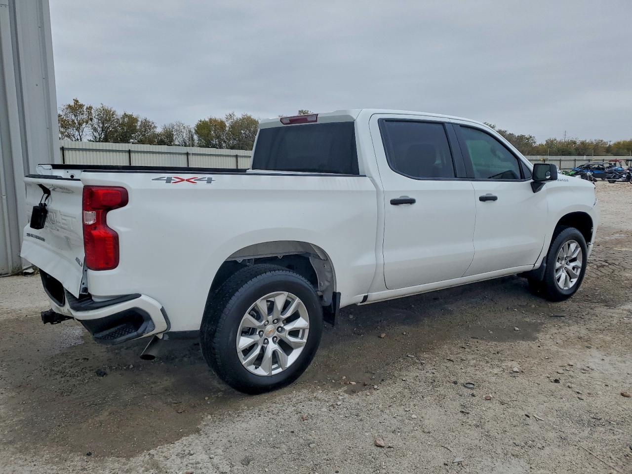 2025 CHEVROLET SILVERADO K1500 CUSTOM photo 3