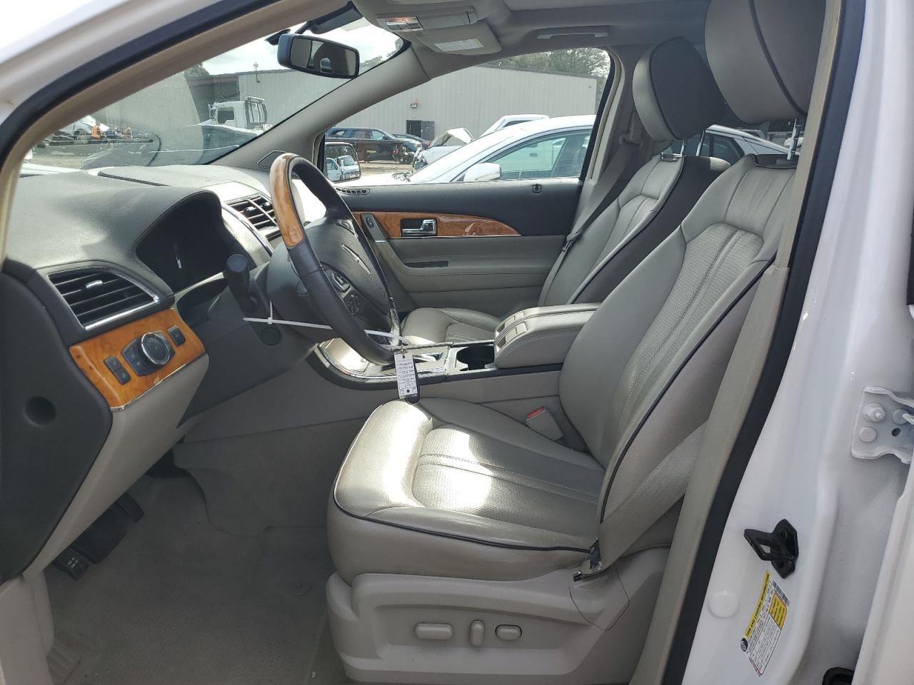 2012 LINCOLN TOWNHOUSE MKX photo 13