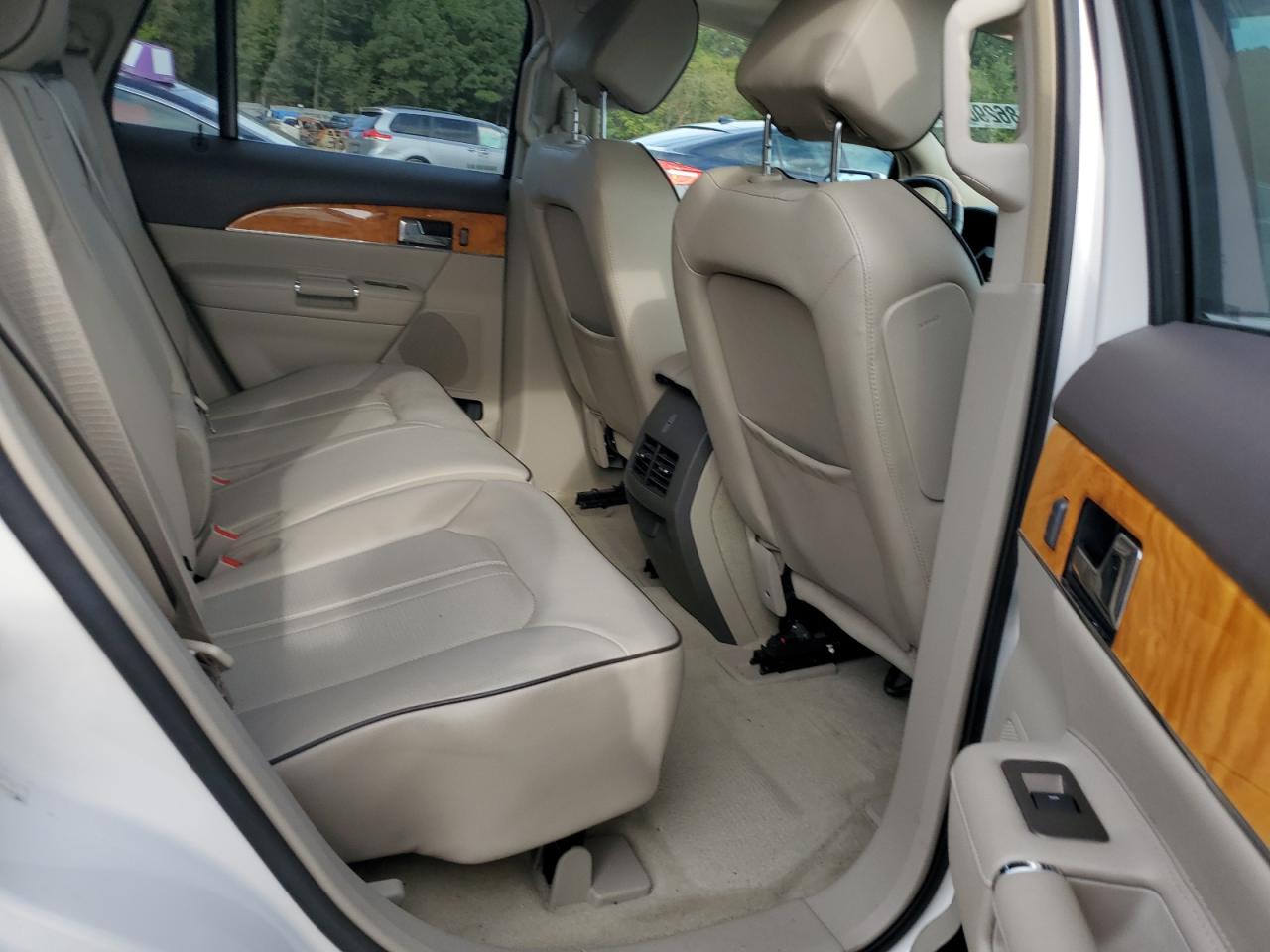 2012 LINCOLN TOWNHOUSE MKX photo 21