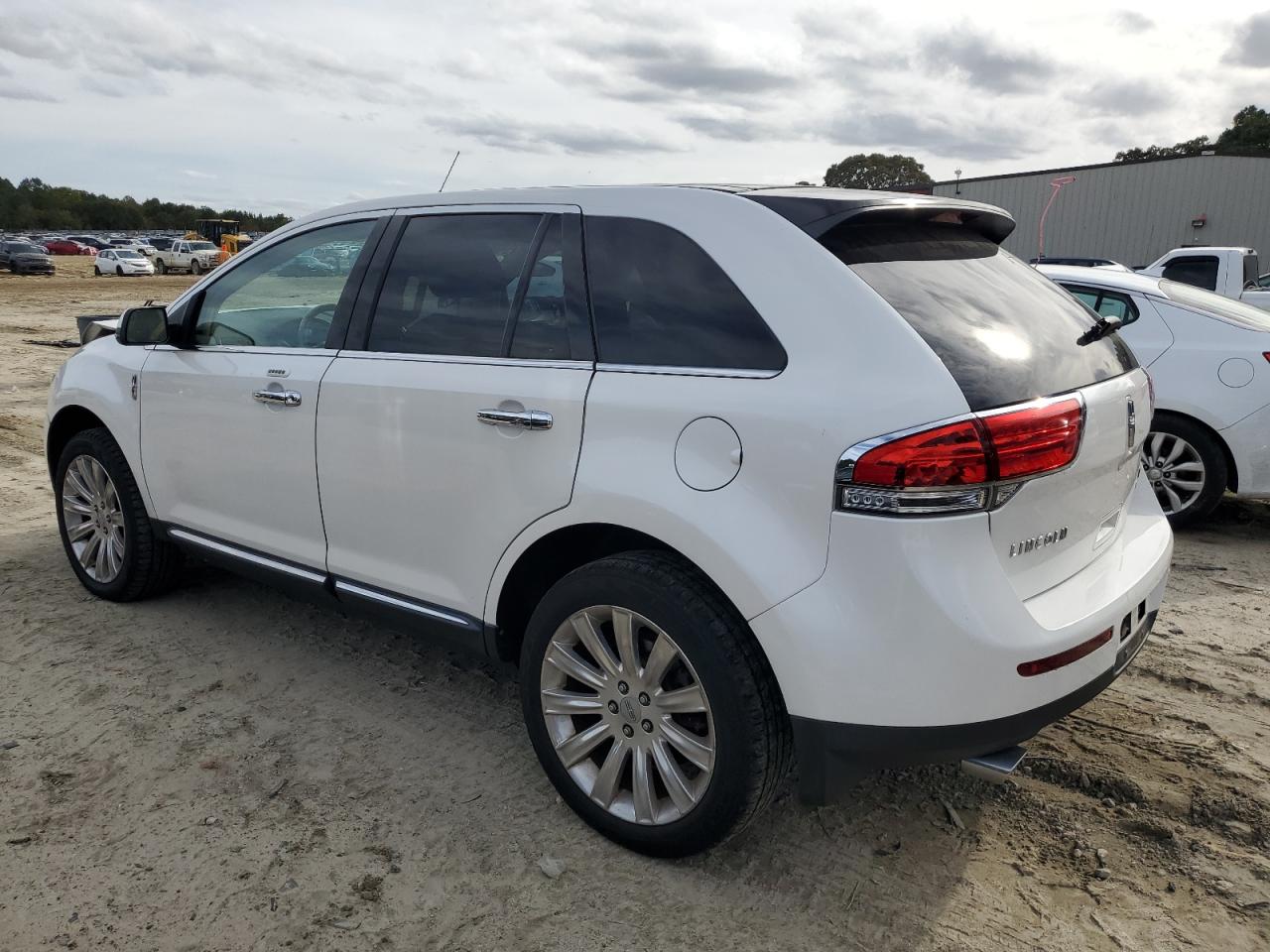2012 LINCOLN TOWNHOUSE MKX photo 3