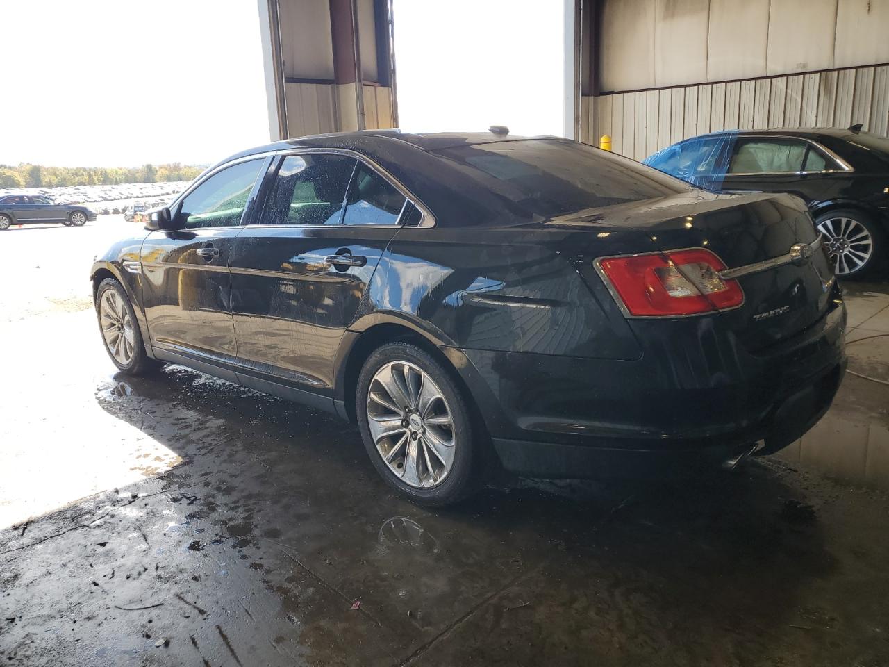 2011 FORD TAURUS LIMITED photo 2