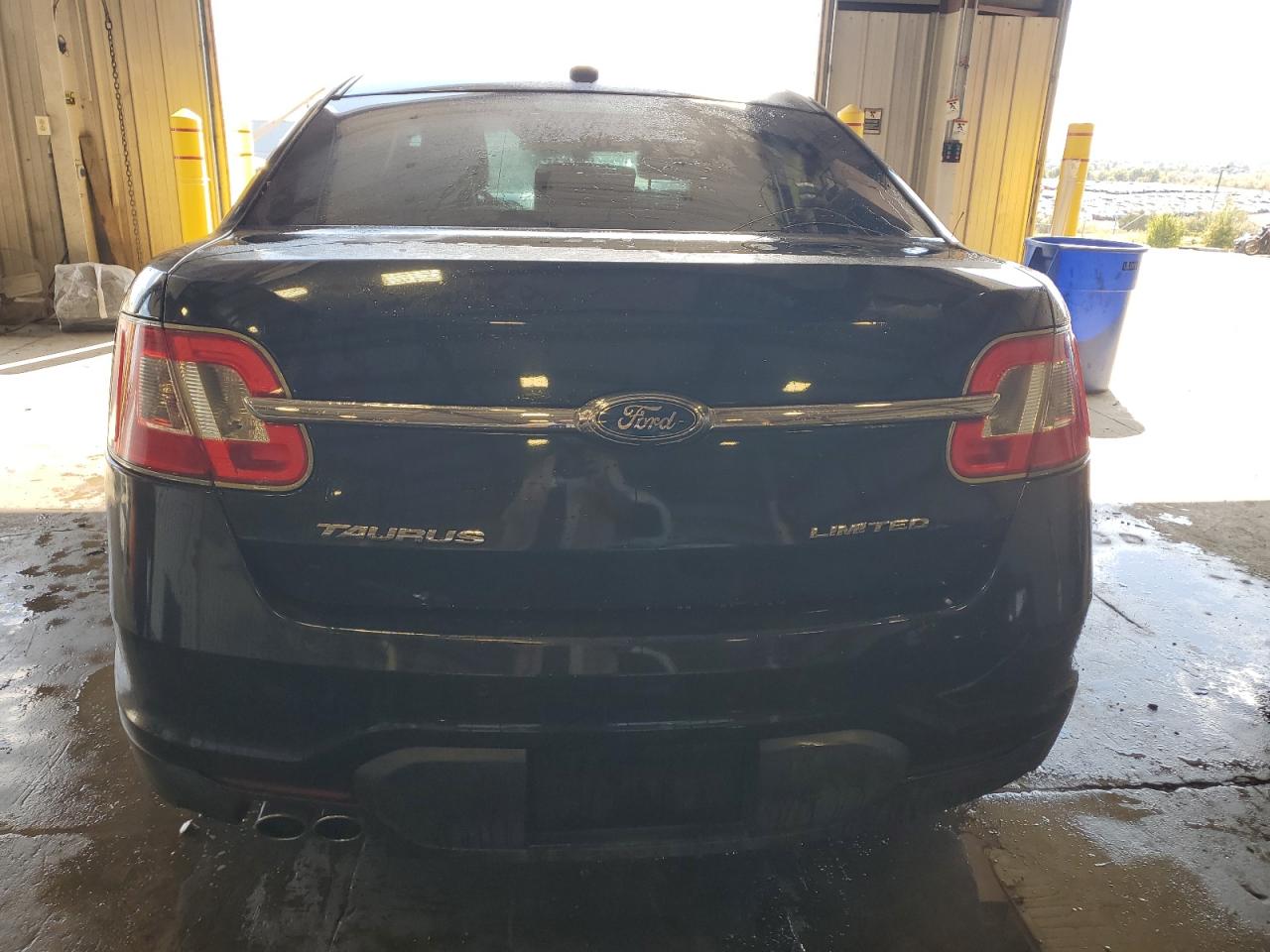 2011 FORD TAURUS LIMITED photo 6