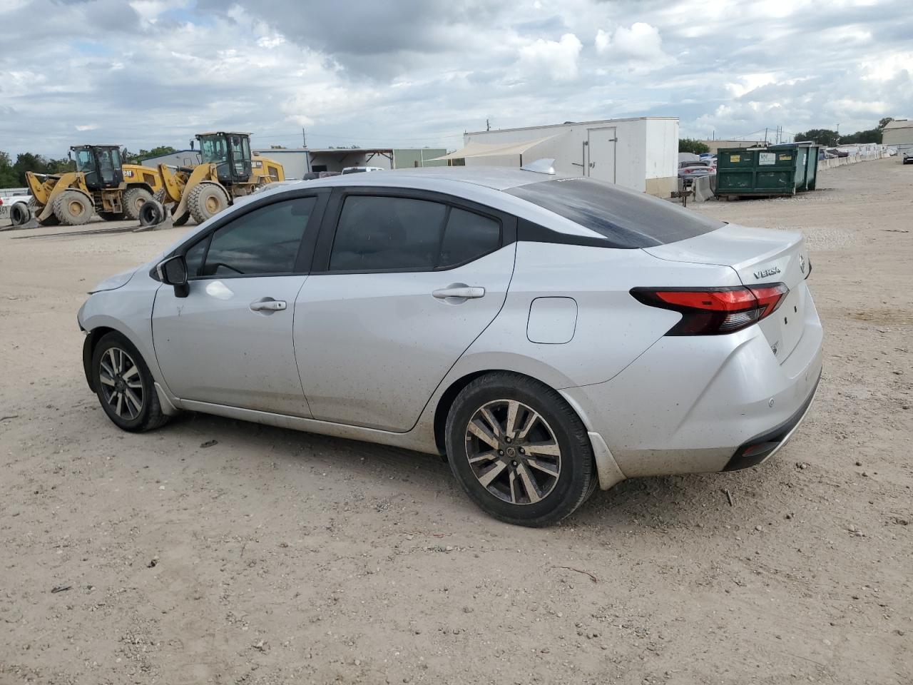 2020 NISSAN VERSA SV photo 2