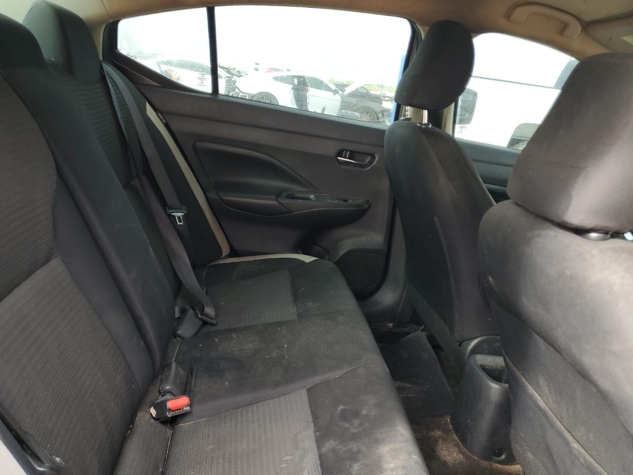 2020 NISSAN VERSA SV photo 10