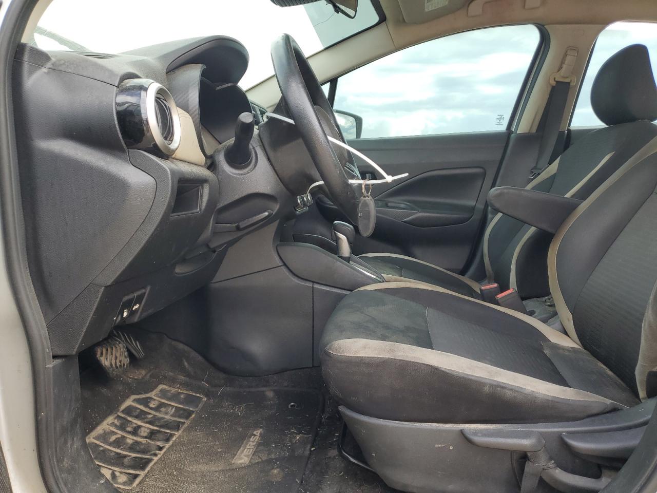 2020 NISSAN VERSA SV photo 7