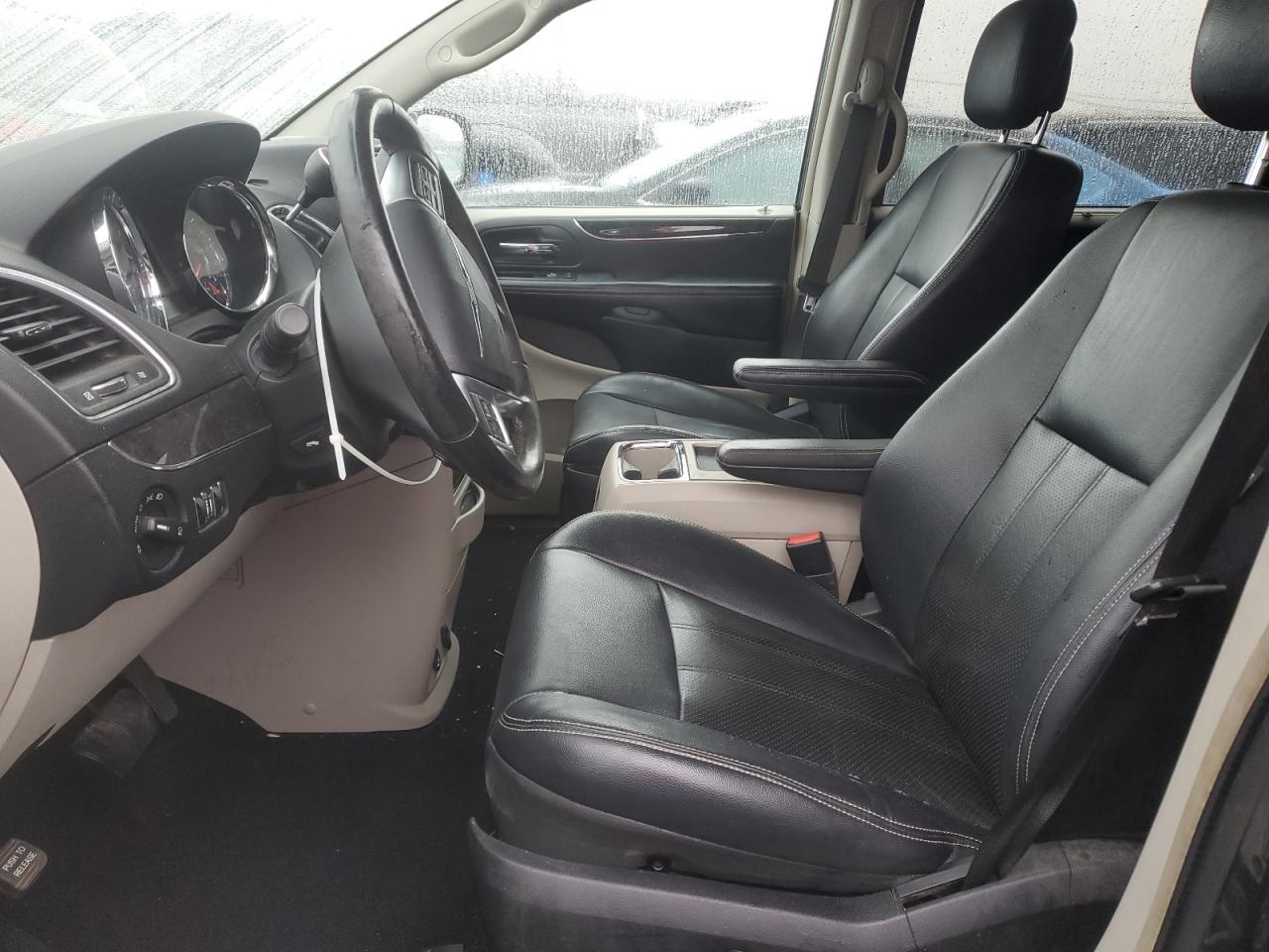 2011 CHRYSLER TOWN & COUNTRY TOURING L photo 7