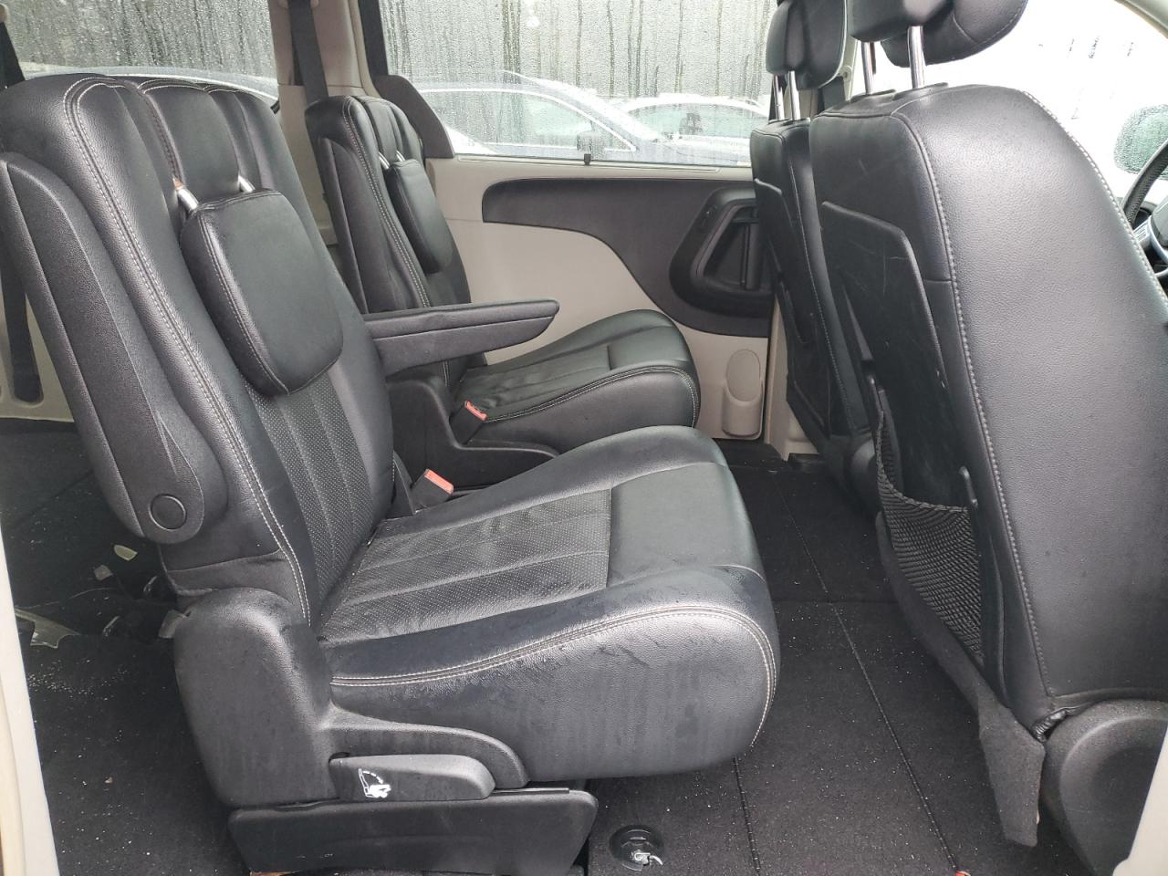 2011 CHRYSLER TOWN & COUNTRY TOURING L photo 11