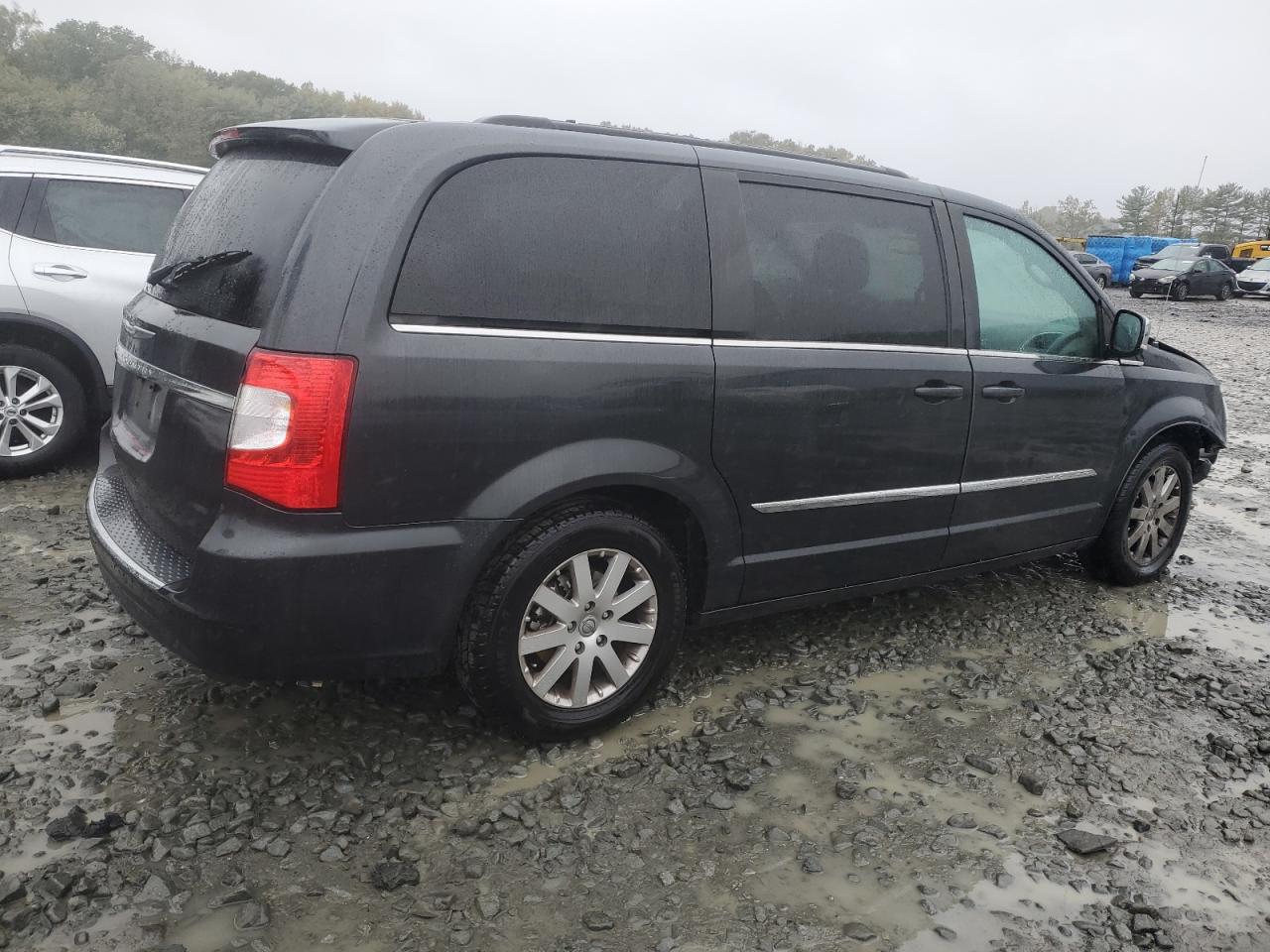 2011 CHRYSLER TOWN & COUNTRY TOURING L photo 3