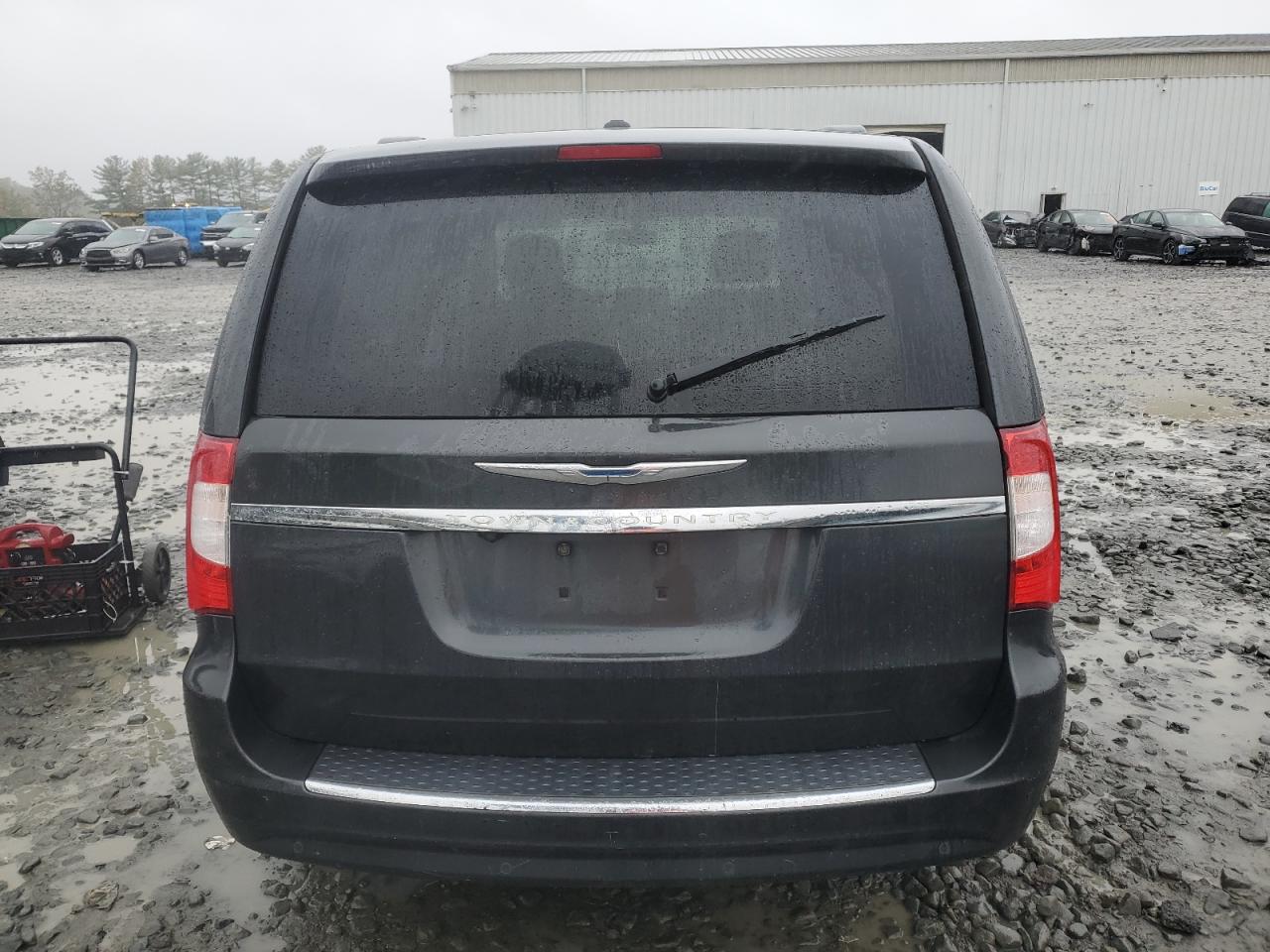 2011 CHRYSLER TOWN & COUNTRY TOURING L photo 6