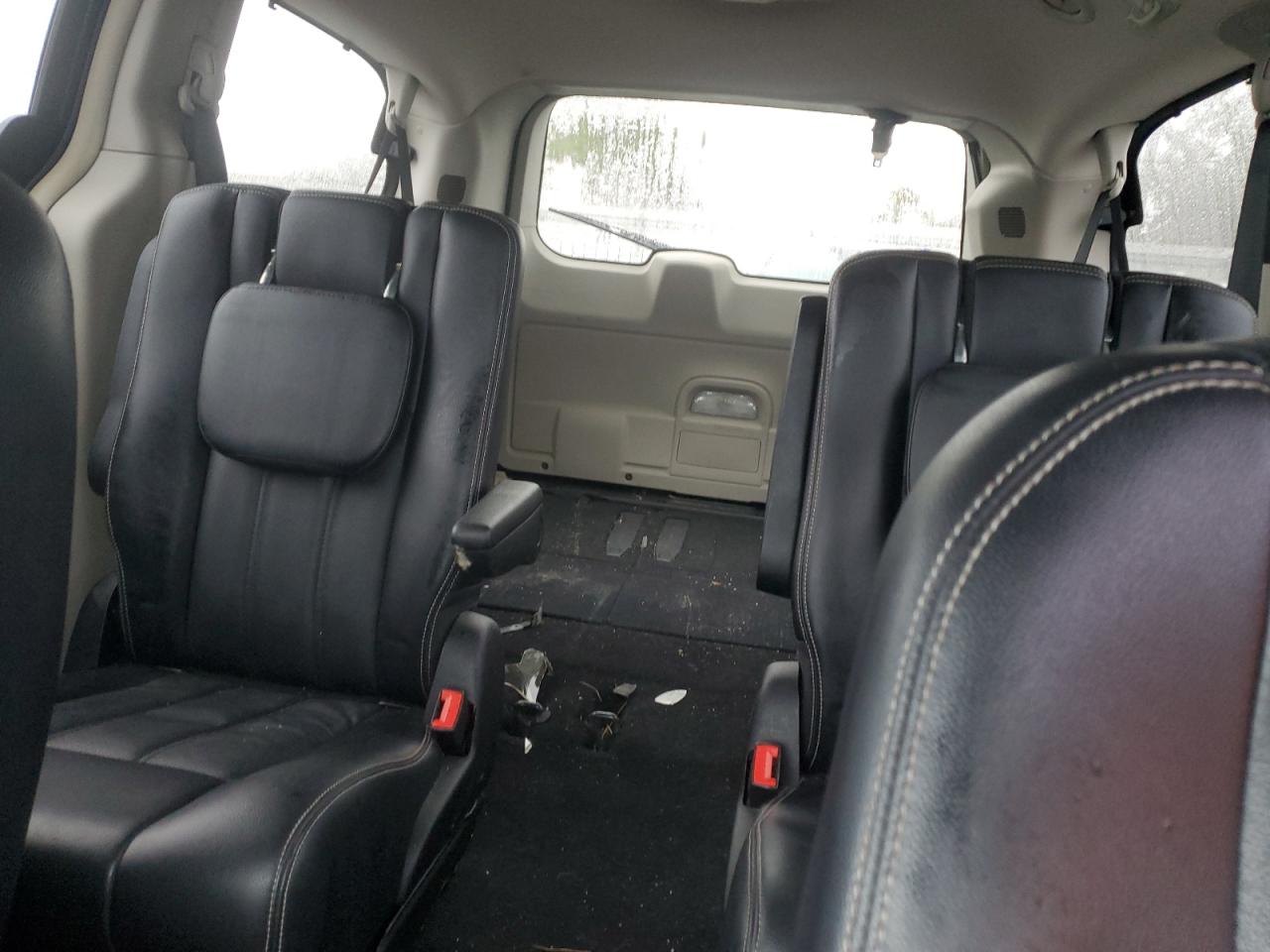 2011 CHRYSLER TOWN & COUNTRY TOURING L photo 10