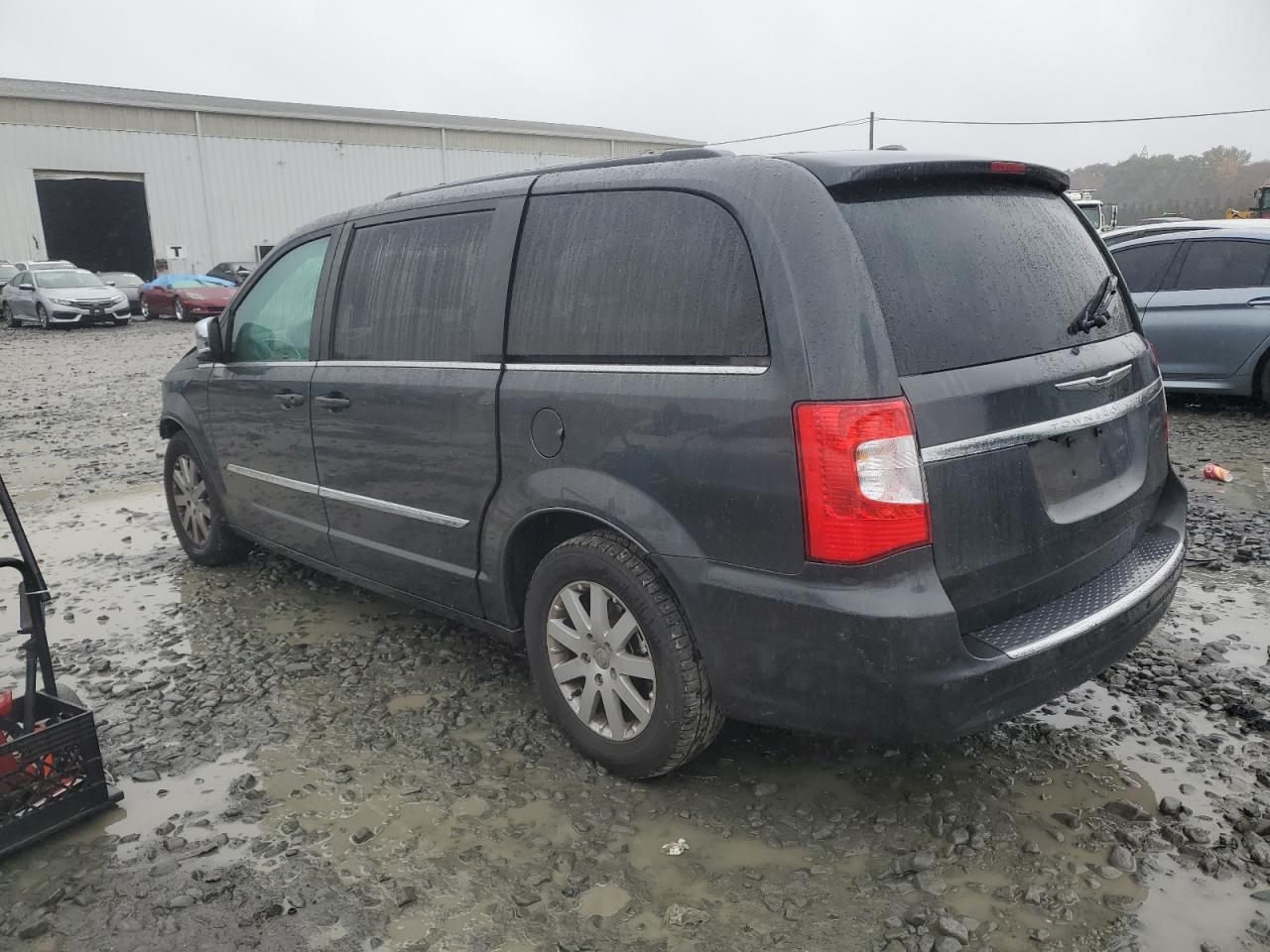 2011 CHRYSLER TOWN & COUNTRY TOURING L photo 2