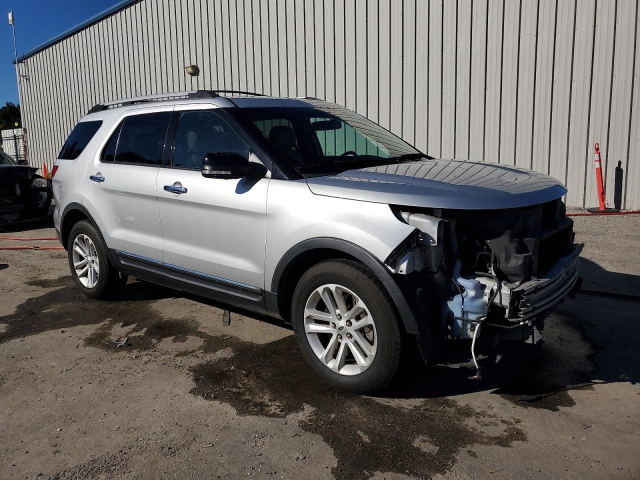 2015 FORD EXPLORER XLT photo 4