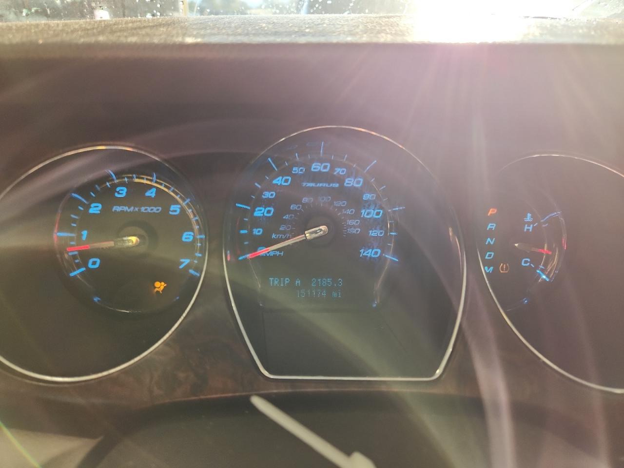 2010 FORD TAURUS SEL photo 25