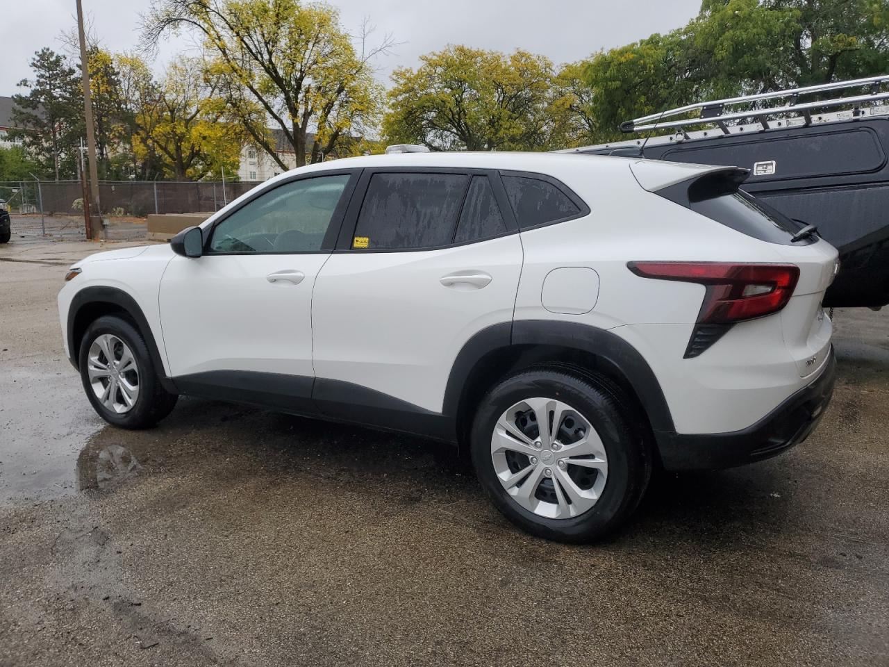2025 CHEVROLET TRAX LS photo 4