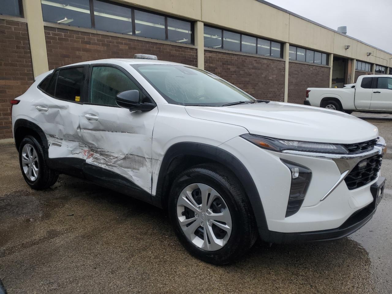 2025 CHEVROLET TRAX LS photo 10