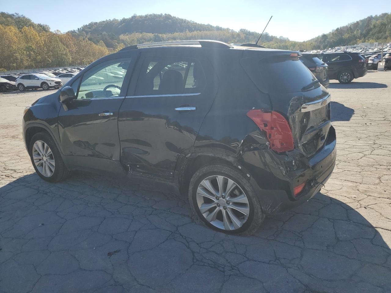 2018 CHEVROLET TRAX PREMIER photo 2