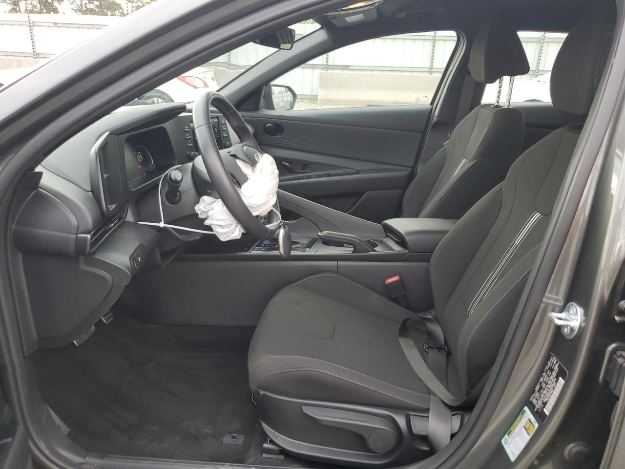 2025 HYUNDAI ELANTRA SEL SPORT photo 13