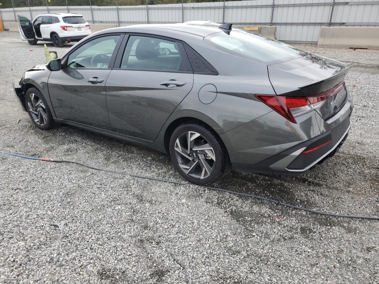 2025 HYUNDAI ELANTRA SEL SPORT photo 3