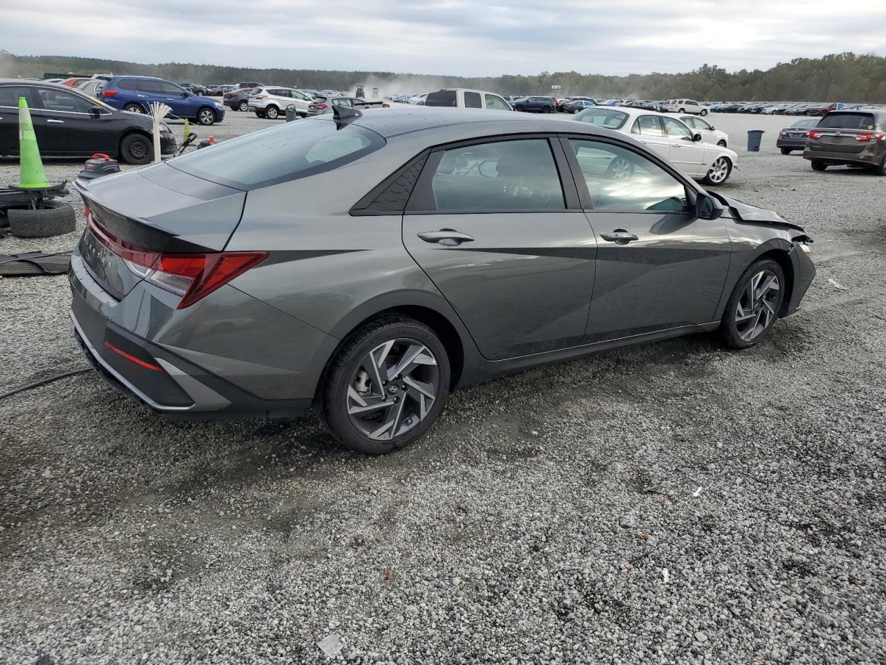 2025 HYUNDAI ELANTRA SEL SPORT photo 5