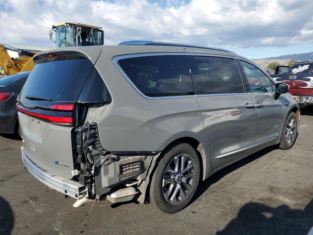 2023 CHRYSLER PACIFICA HYBRID PINNACLE photo 3
