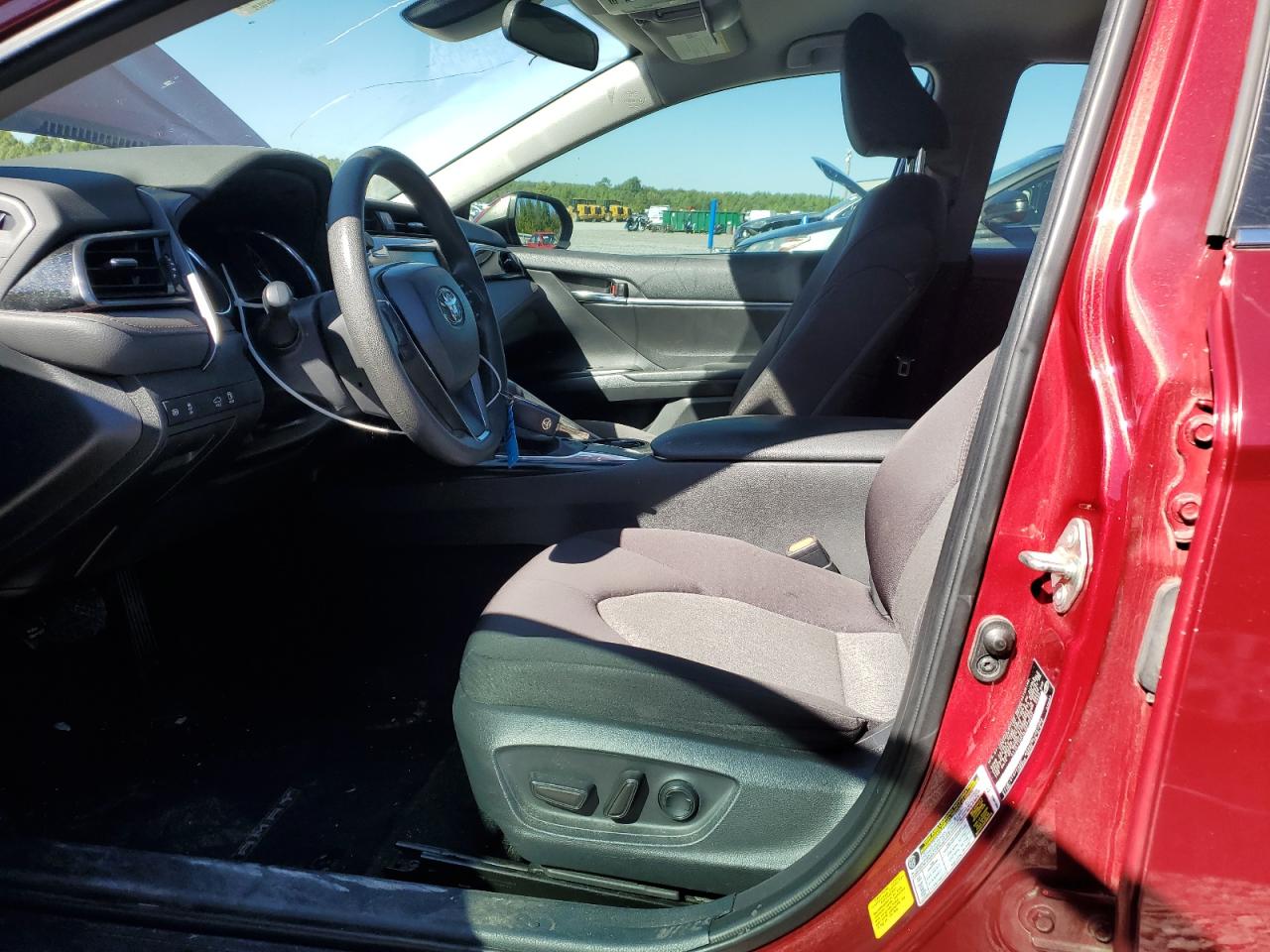 2020 TOYOTA CAMRY LE photo 13