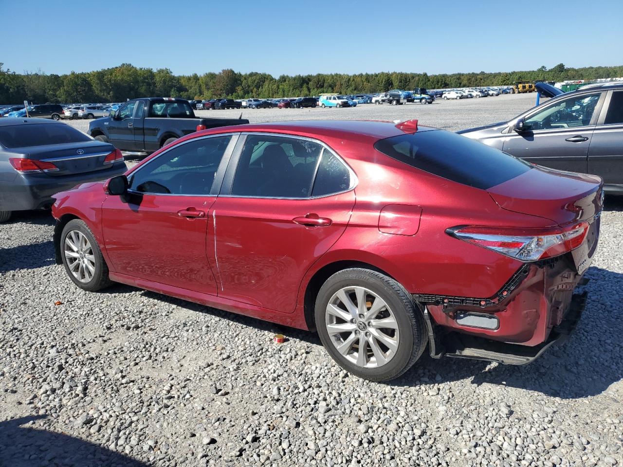 2020 TOYOTA CAMRY LE photo 3