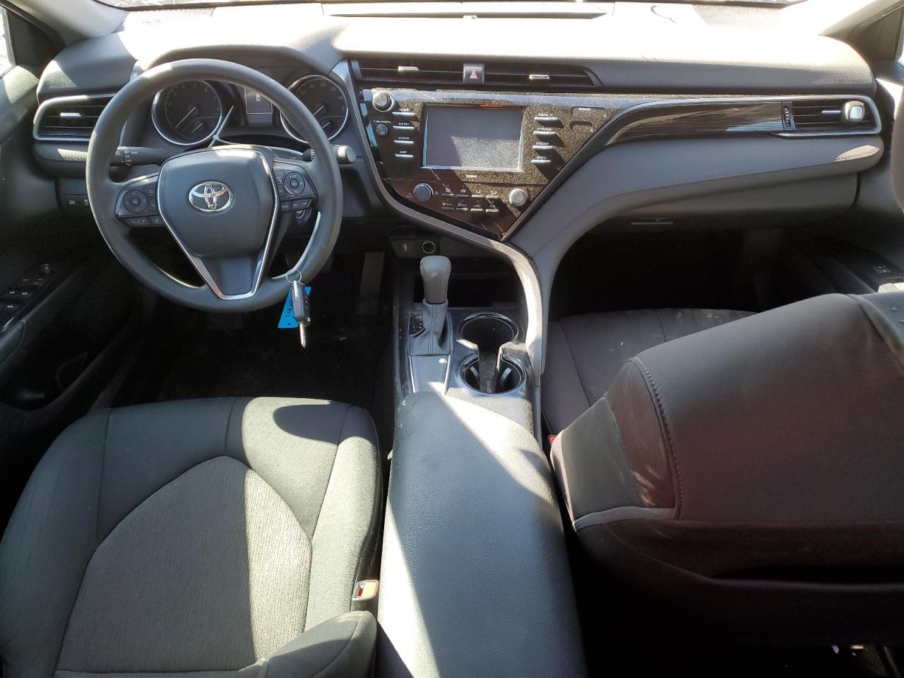 2020 TOYOTA CAMRY LE photo 15