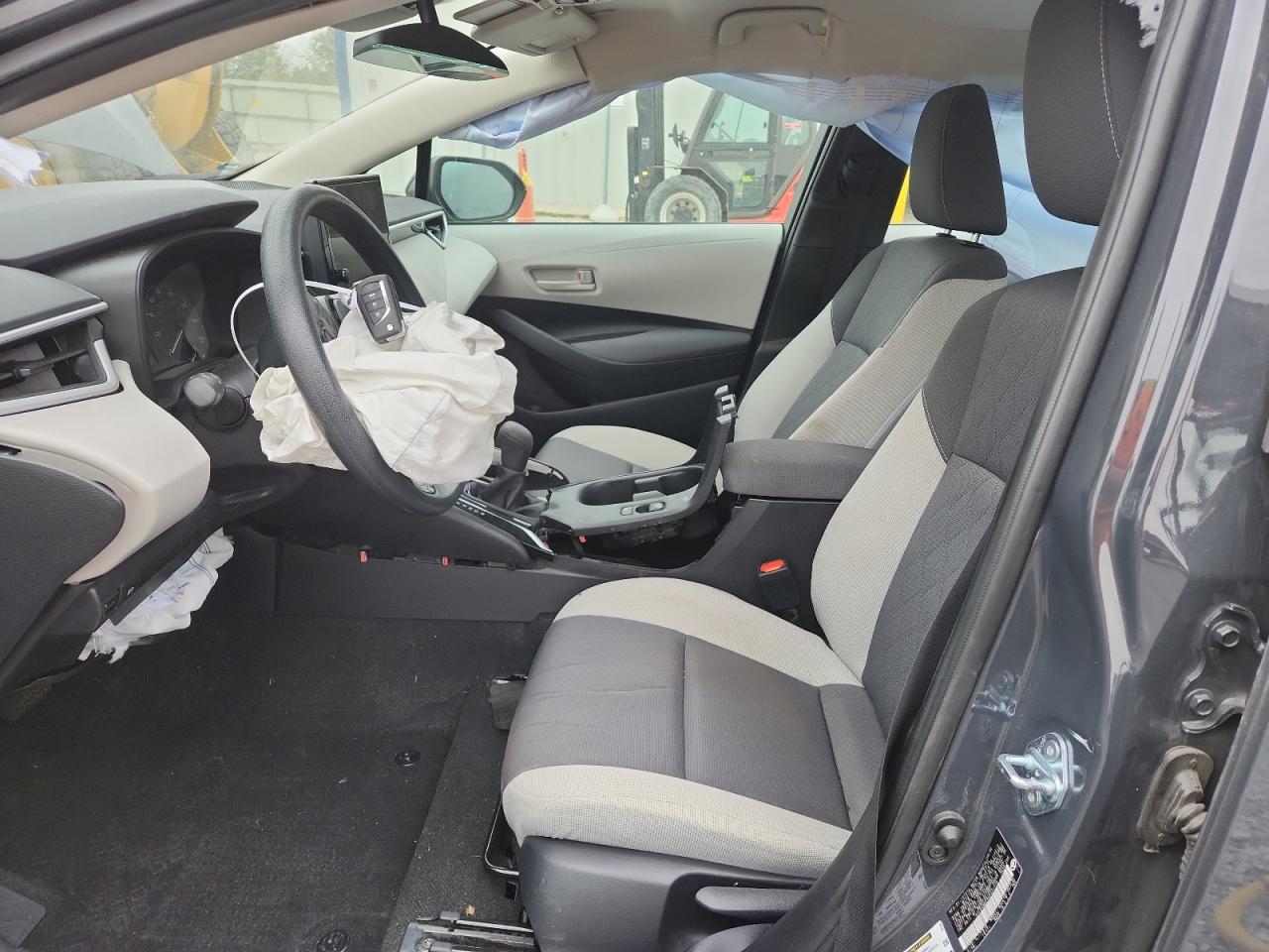 2025 TOYOTA COROLLA LE photo 13