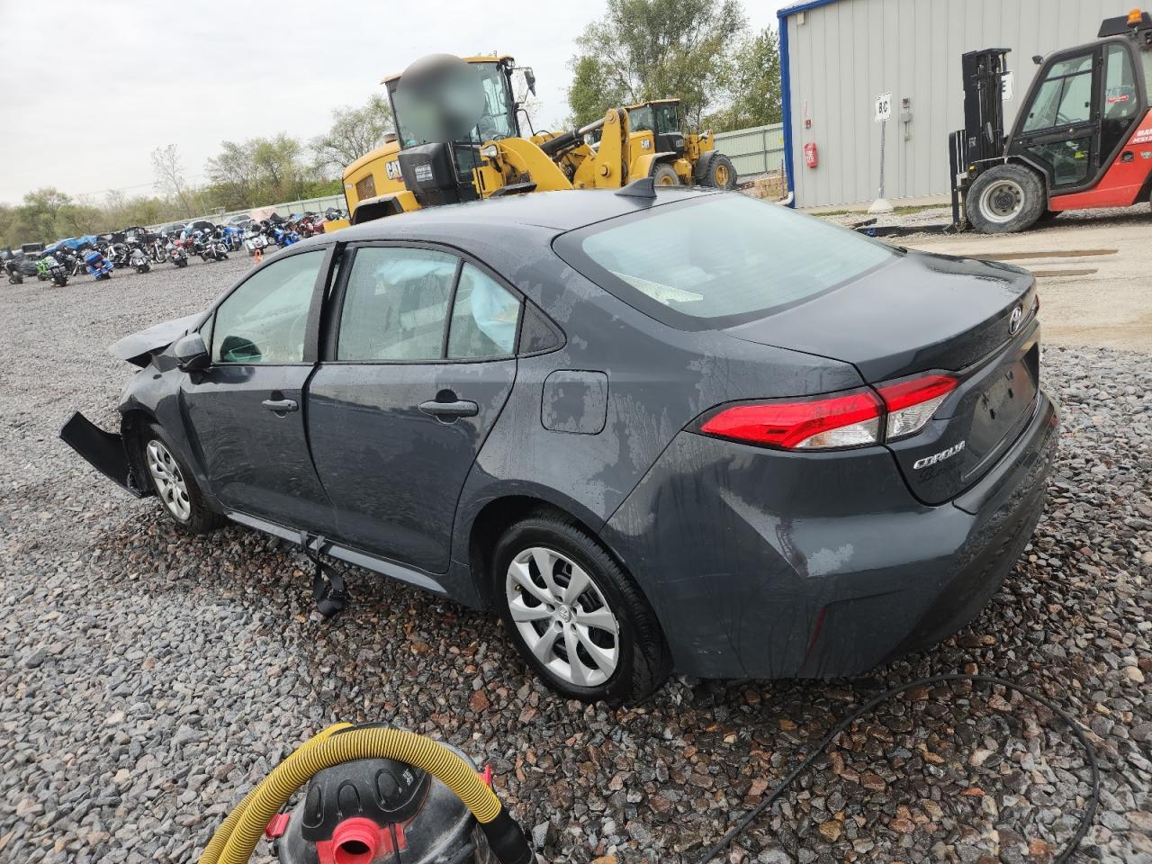 2025 TOYOTA COROLLA LE photo 3