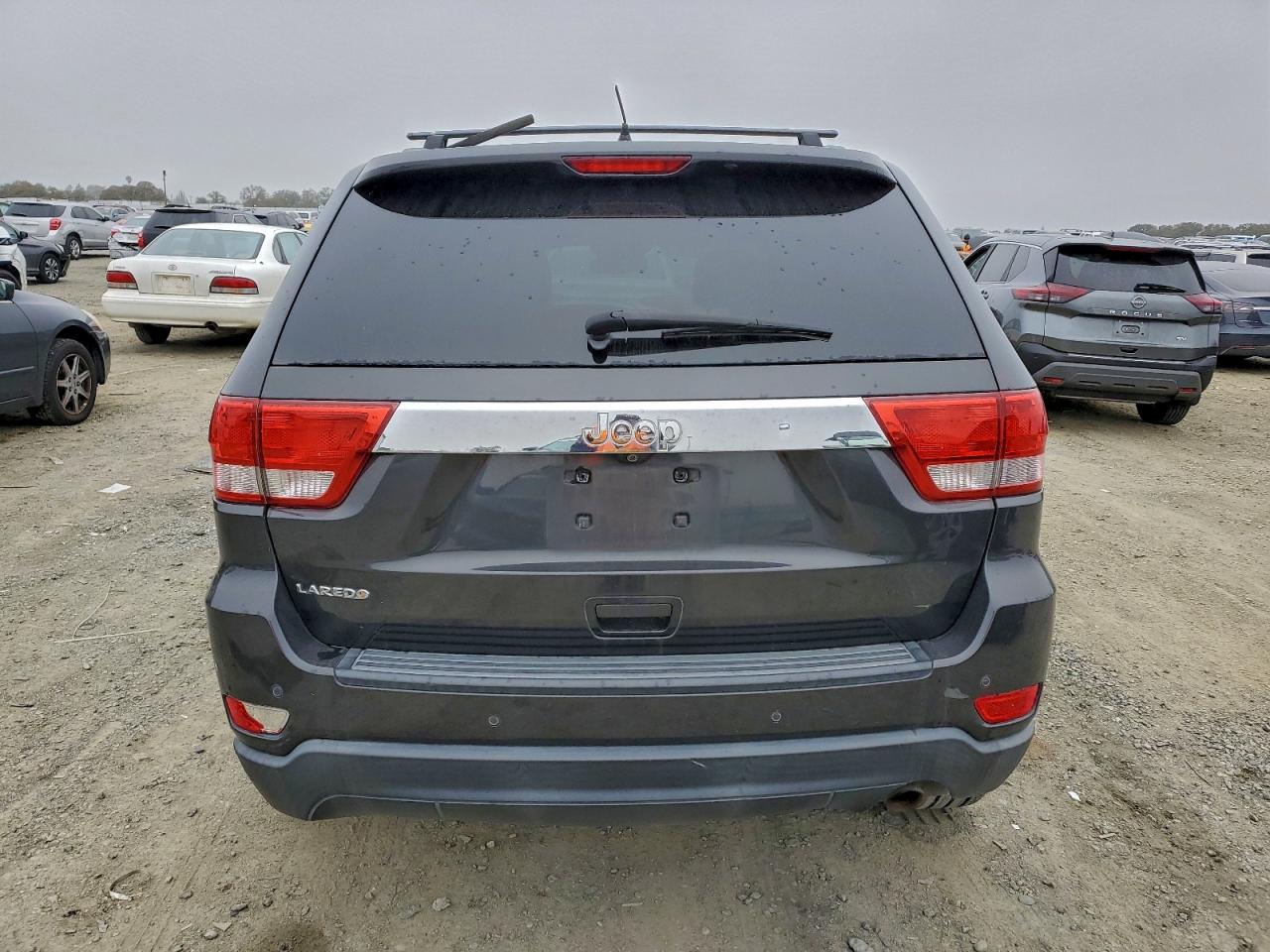 2011 JEEP GRAND CHEROKEE LAREDO photo 6