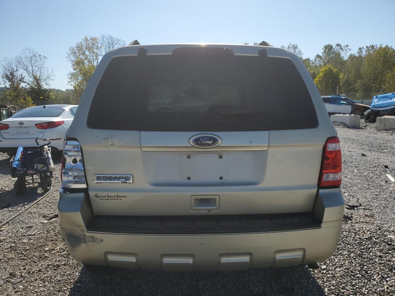 2011 FORD ESCAPE XLT photo 16