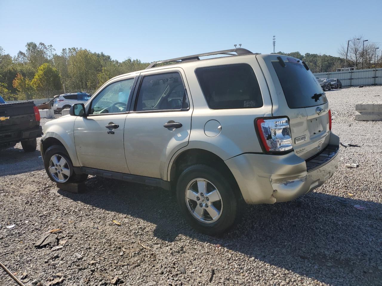 2011 FORD ESCAPE XLT photo 4