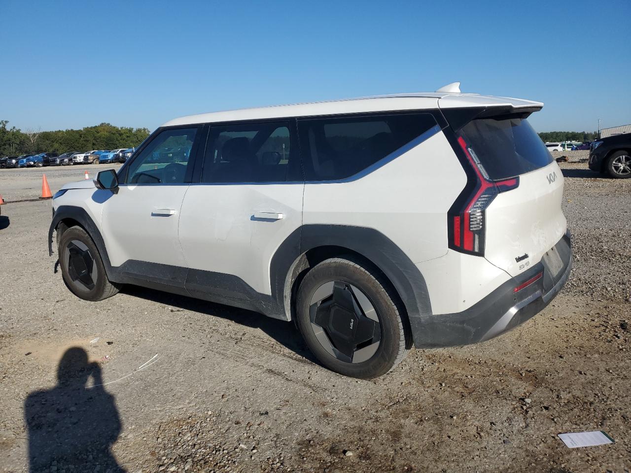 2024 KIA EV9 LIGHT photo 2