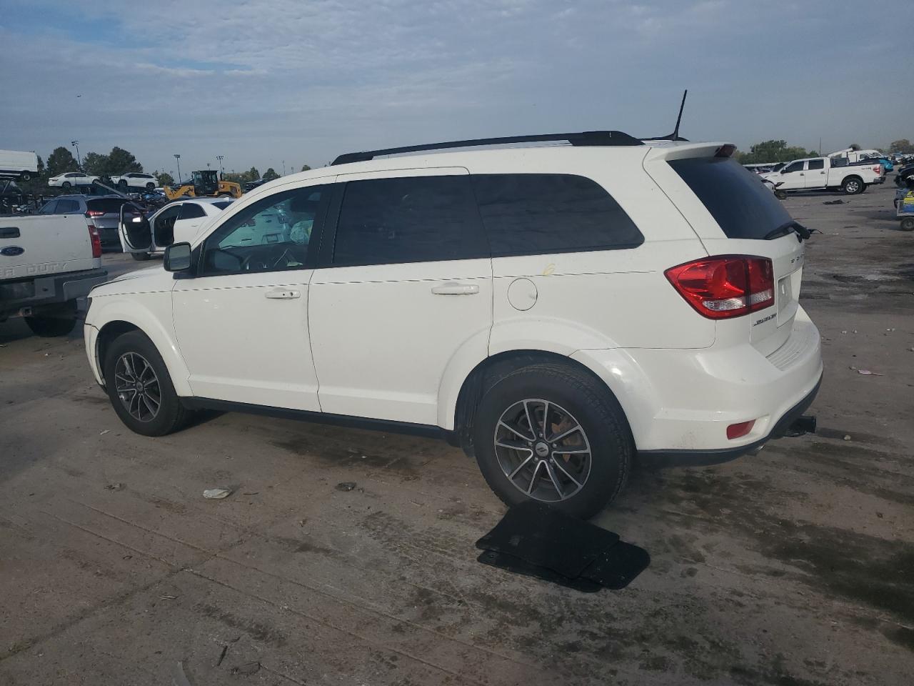 2018 DODGE JOURNEY SXT photo 4