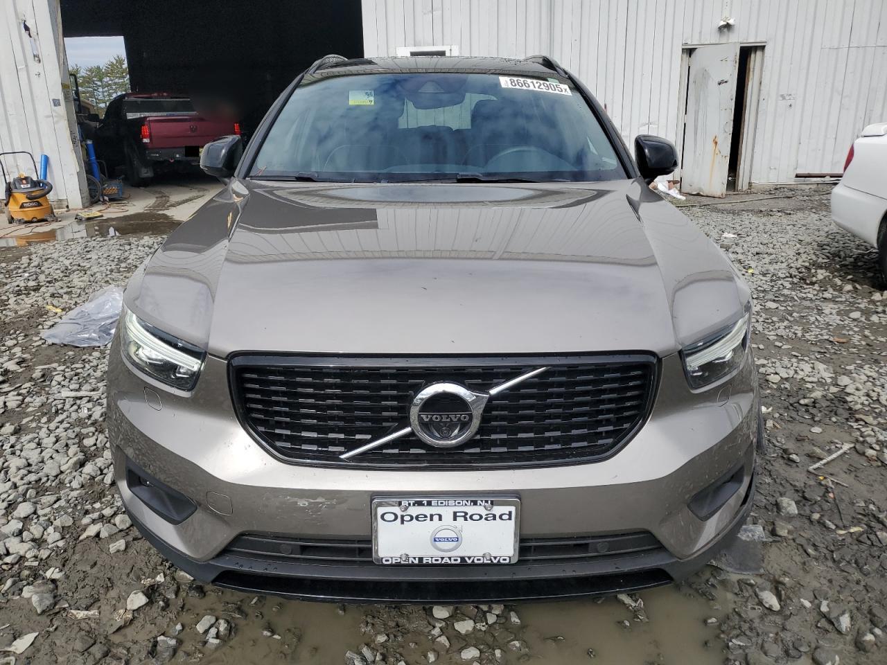2022 VOLVO XC40 T5 R-DESIGN photo 5