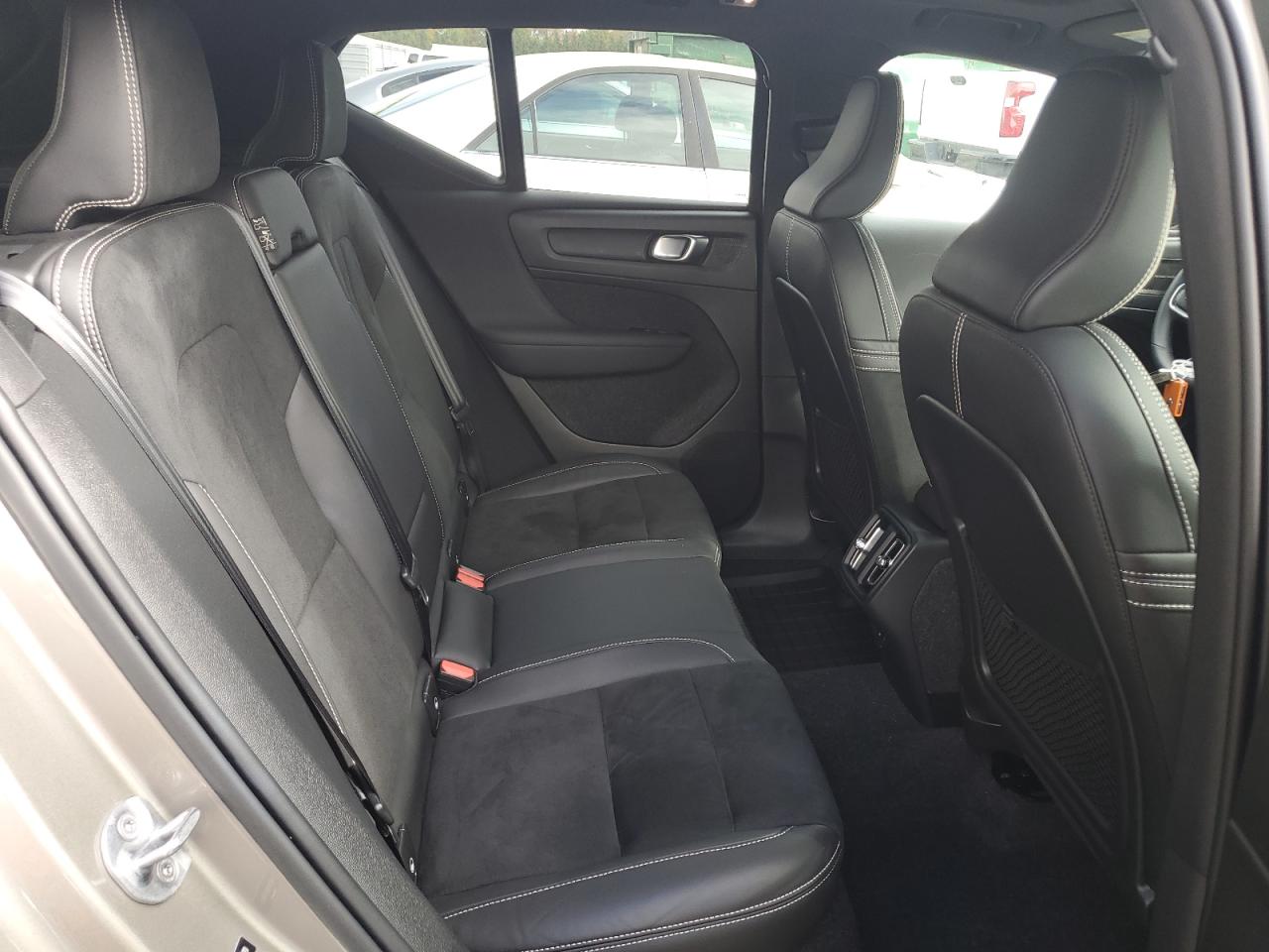 2022 VOLVO XC40 T5 R-DESIGN photo 10