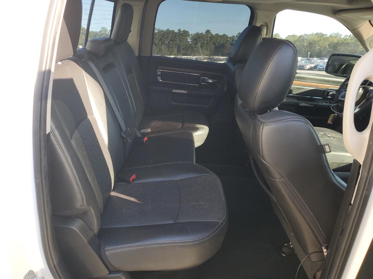 2016 RAM 1500 LARAMIE photo 28