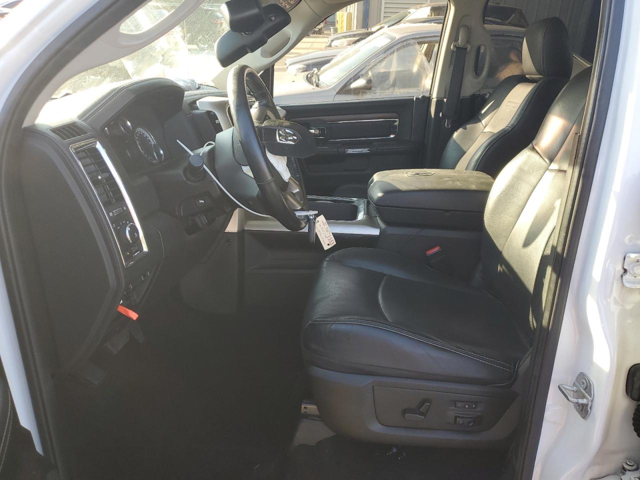 2016 RAM 1500 LARAMIE photo 19