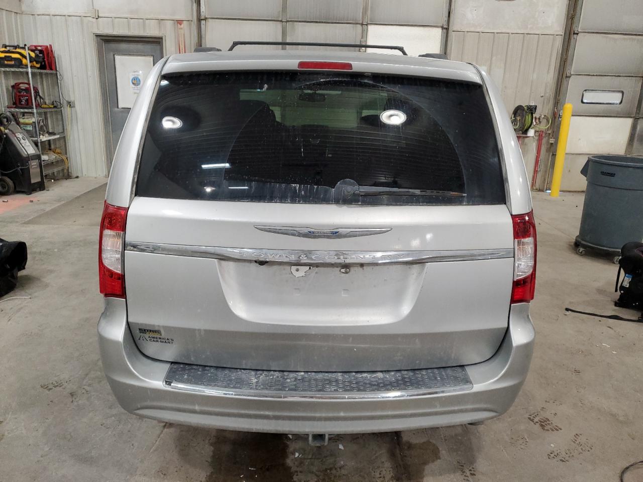 2012 CHRYSLER TOWN & COUNTRY TOURING photo 16
