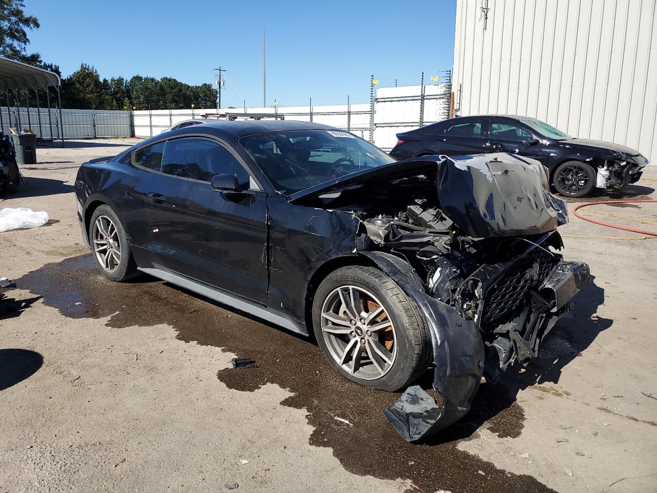 2017 FORD MUSTANG photo 4