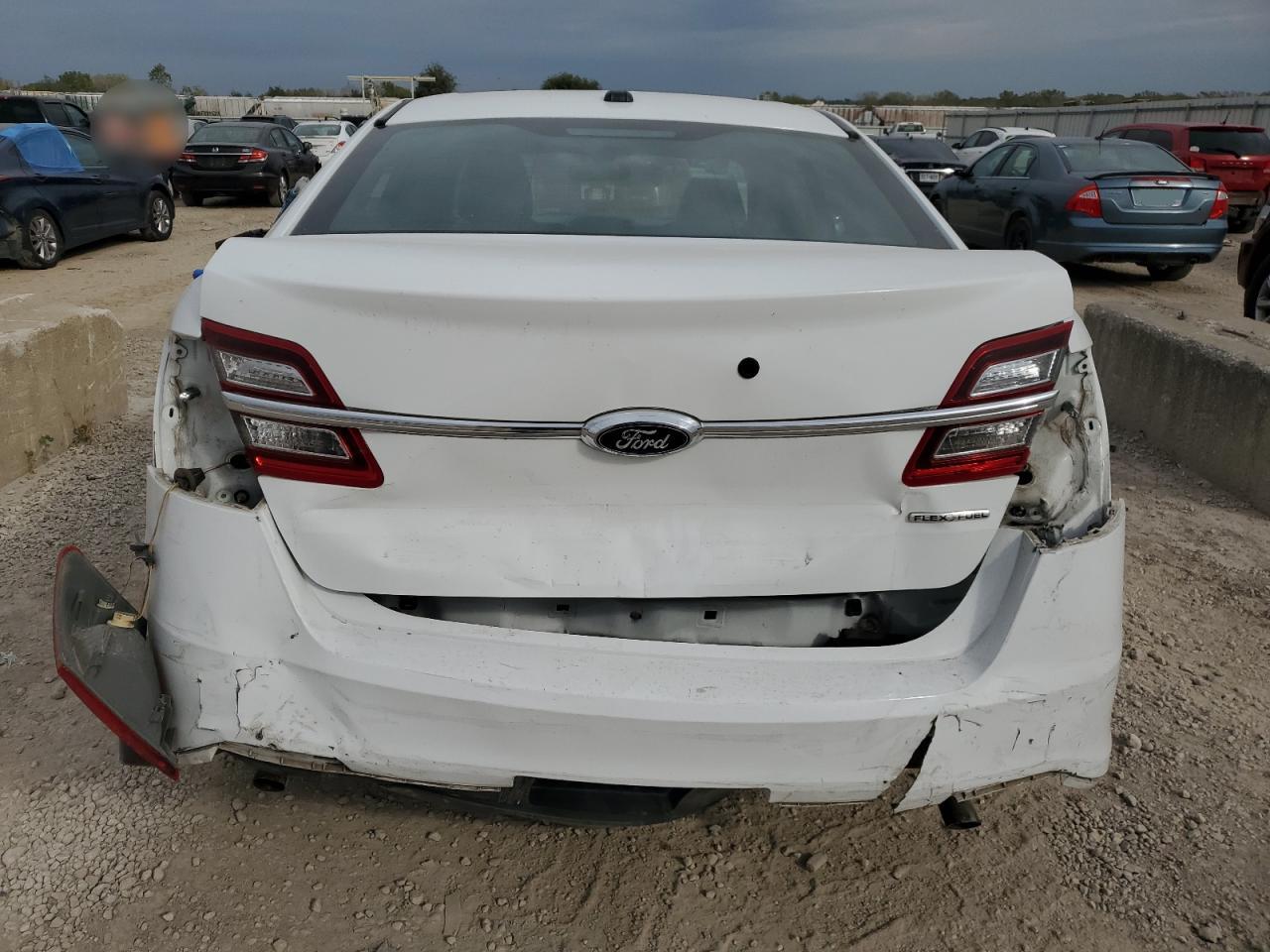 2015 FORD TAURUS photo 11