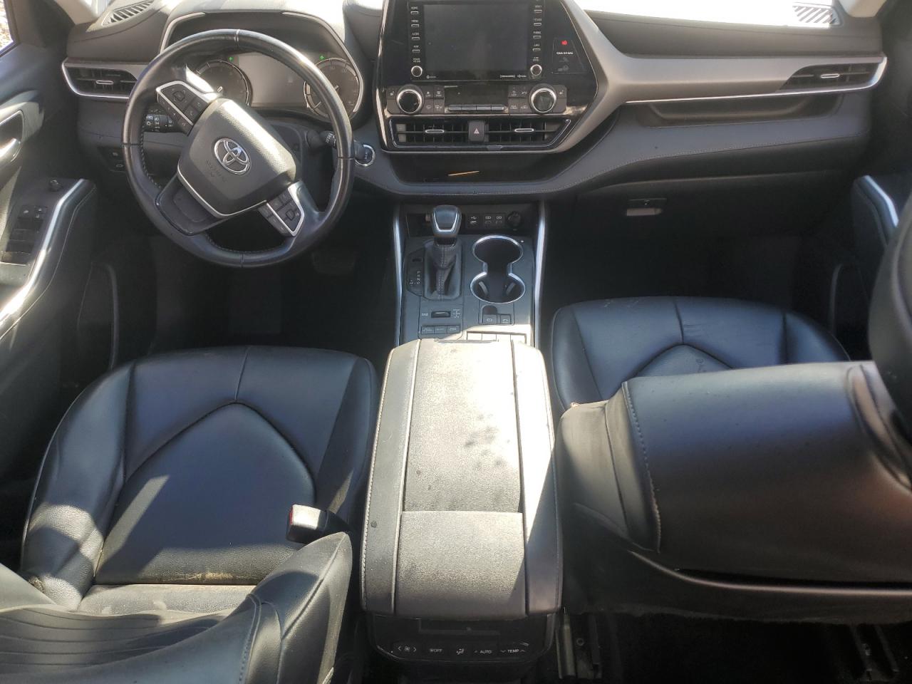 2022 TOYOTA HIGHLANDER XLE photo 8