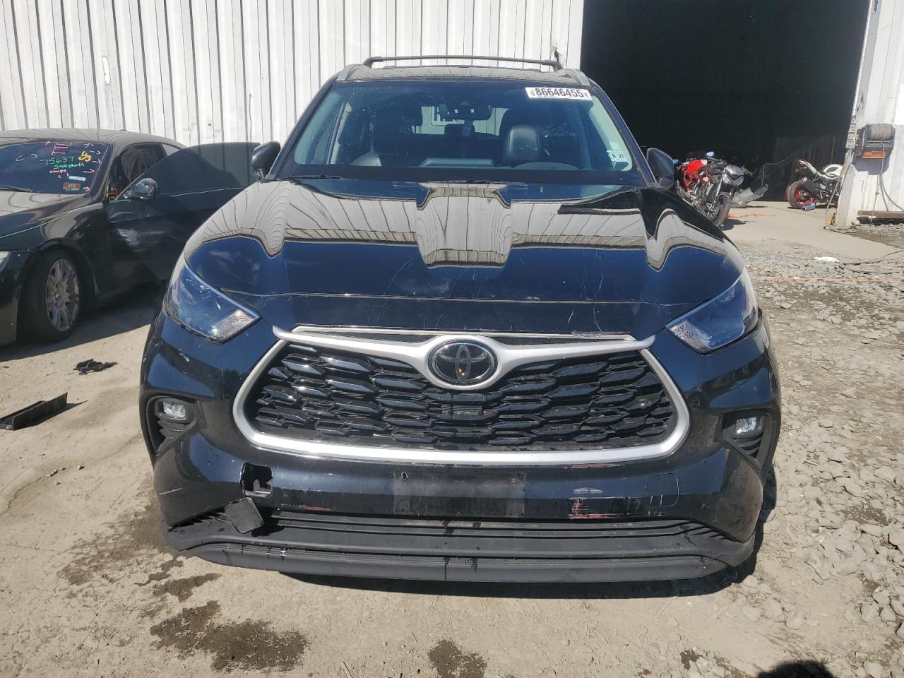 2022 TOYOTA HIGHLANDER XLE photo 5