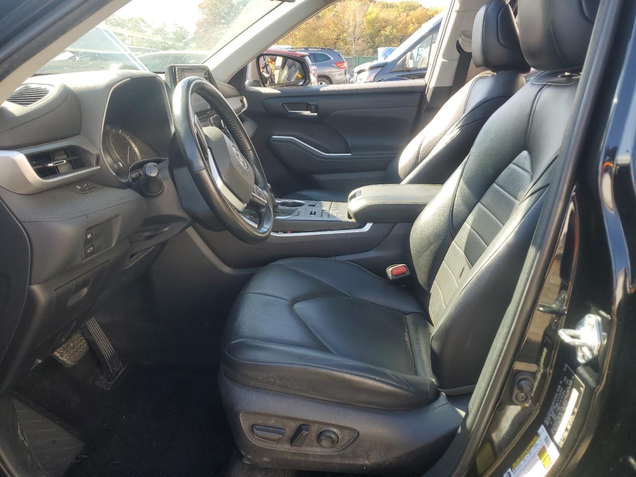 2022 TOYOTA HIGHLANDER XLE photo 7