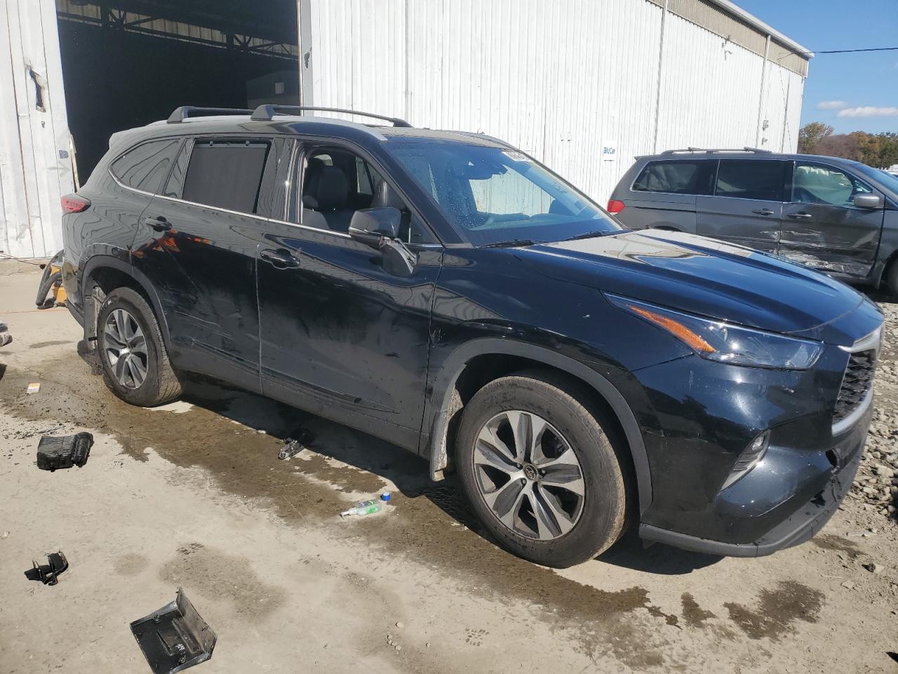 2022 TOYOTA HIGHLANDER XLE photo 4